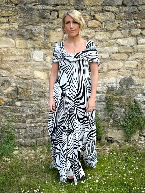 Monochrome Geometric Print Maxi Dress - PAKA10 Shift Classic Vintage