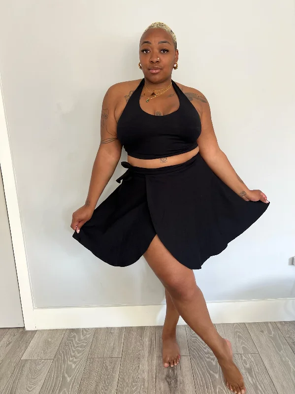 Halter Crop Top in Black Notch Collar Peter Pan Collar Cowl Neck