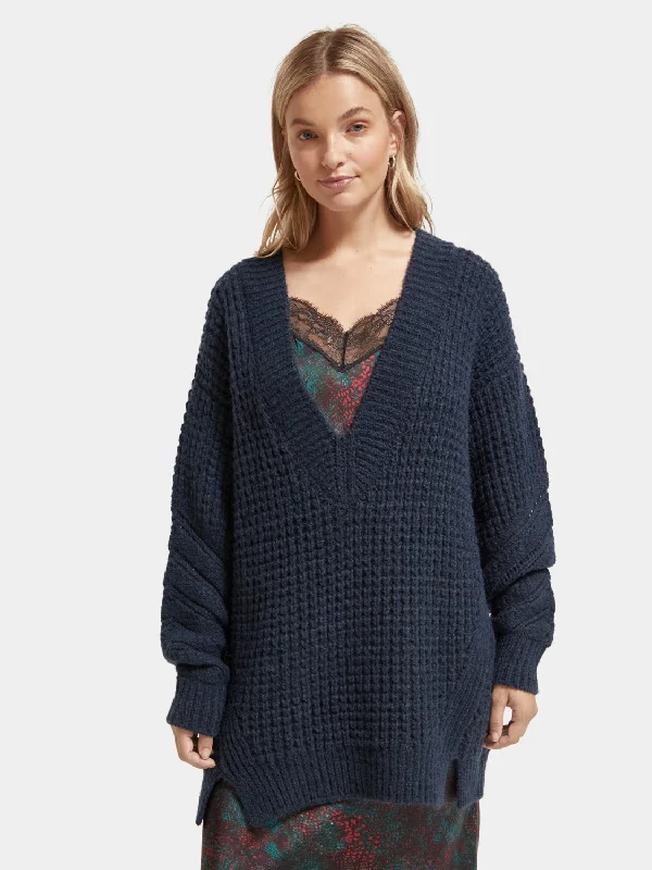 Oversized v-neck pullover Besom Neck Pullover