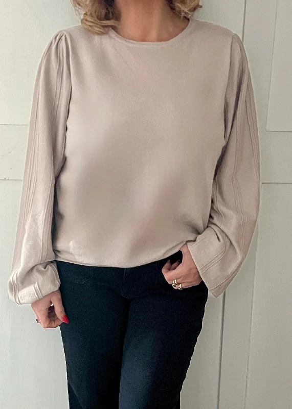 Dela Pullover in String Gathered Sleeve Pullover
